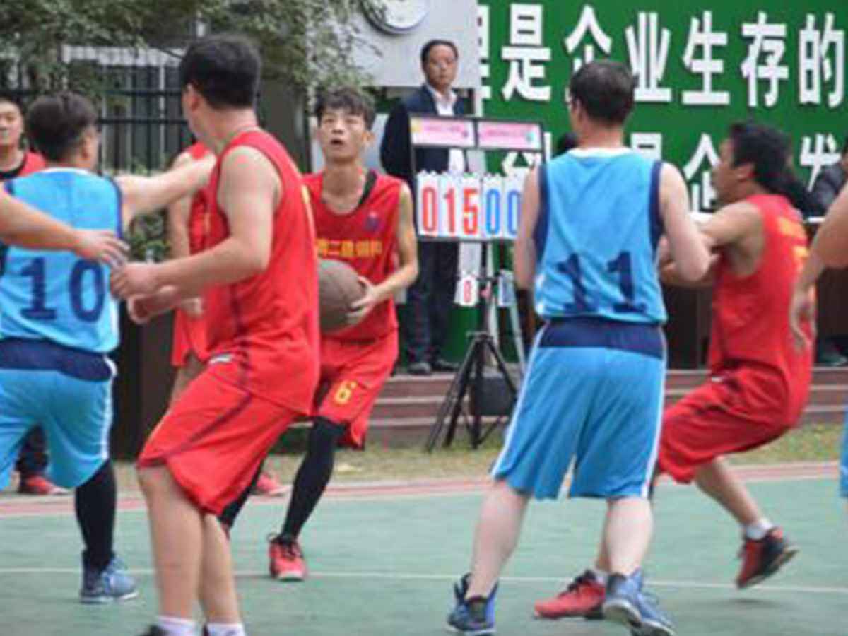 参加哈尔滨俊翰婚礼策划服务有限公司“奋进杯”男子篮球赛